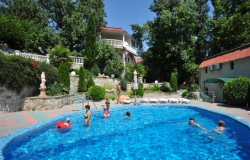 Отдых с бассейном в Крыму